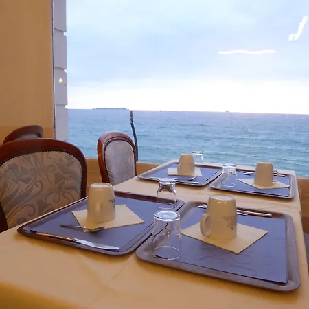 Hotel Kyriad Saint Malo Centre Plage-3