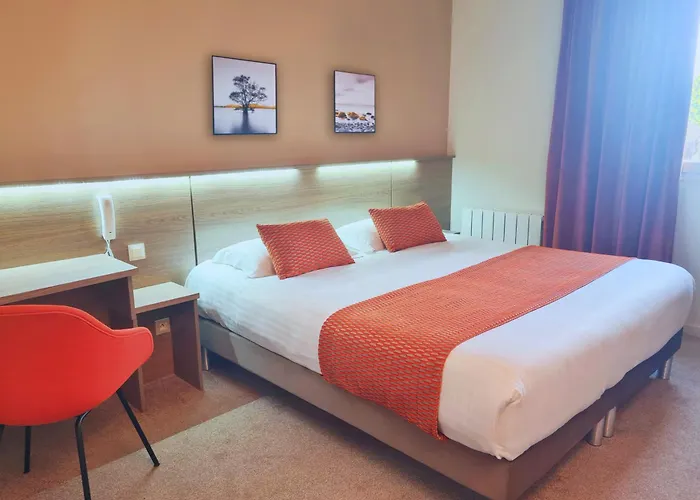Brit Hotel Piscine & Spa - Fougeres